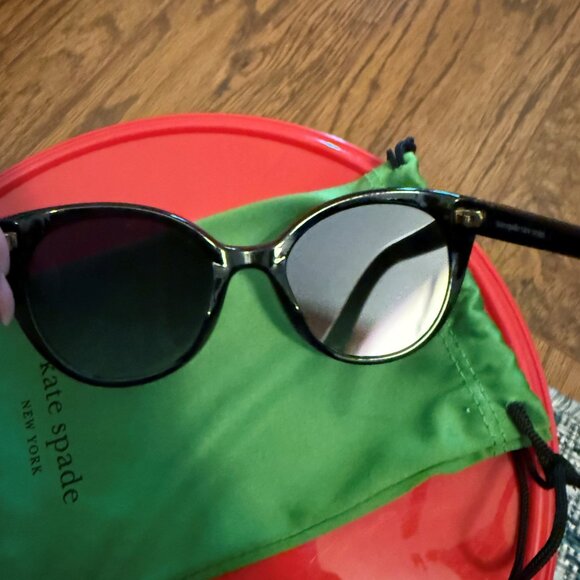 BRAND NEW Kate Spade Samantha sunglasses display picture 3